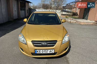 Хетчбек Kia Ceed 2008 в 