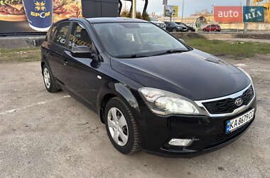 Хэтчбек Kia Ceed 2010 в 