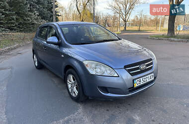 Хэтчбек Kia Ceed 2008 в 