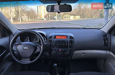 Хэтчбек Kia Ceed 2008 в 