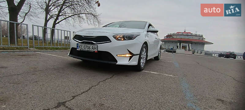 Хэтчбек Kia Ceed 2023 в 