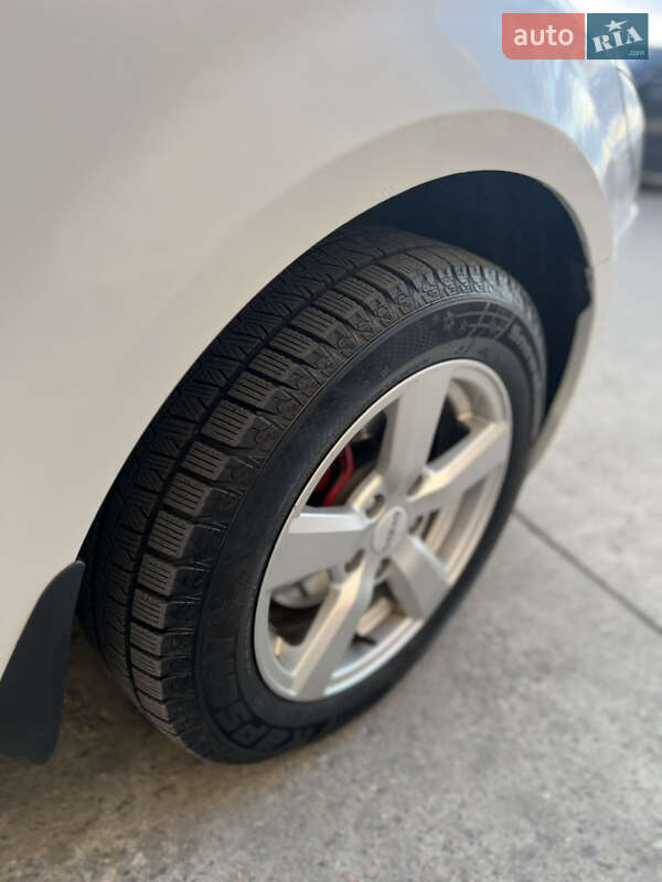 Хэтчбек Kia Ceed 2008 в Херсоне