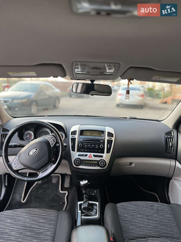 Хэтчбек Kia Ceed 2008 в Херсоне