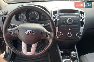 Хетчбек Kia Ceed 2009 в 