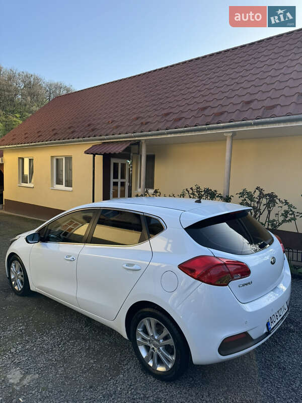 Хэтчбек Kia Ceed 2013 в Ужгороде