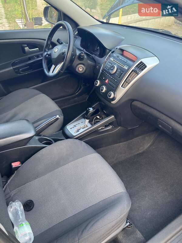 Хэтчбек Kia Ceed 2011 в Харькове