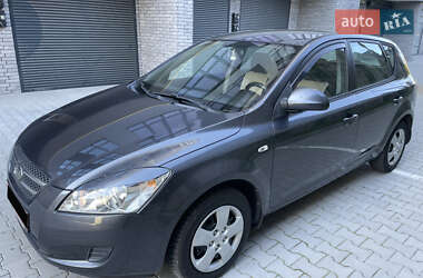 Хэтчбек Kia Ceed 2007 в 