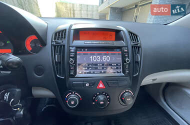 Хэтчбек Kia Ceed 2007 в 