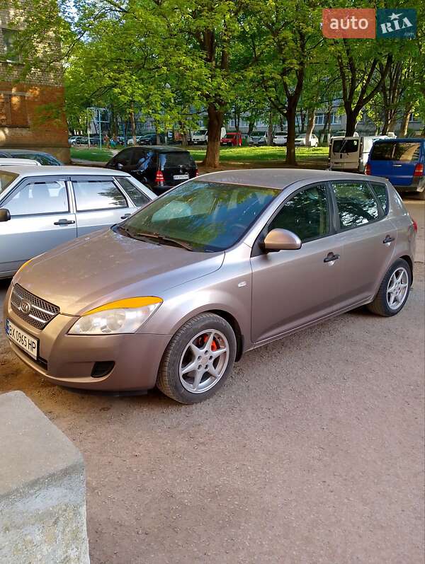 Хетчбек Kia Ceed 2007 в 