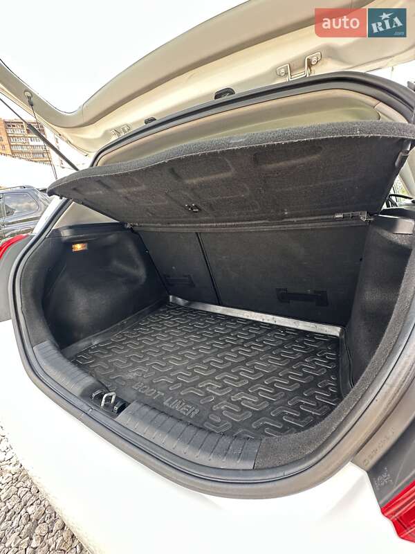 Хэтчбек Kia Ceed 2012 в Кривом Роге