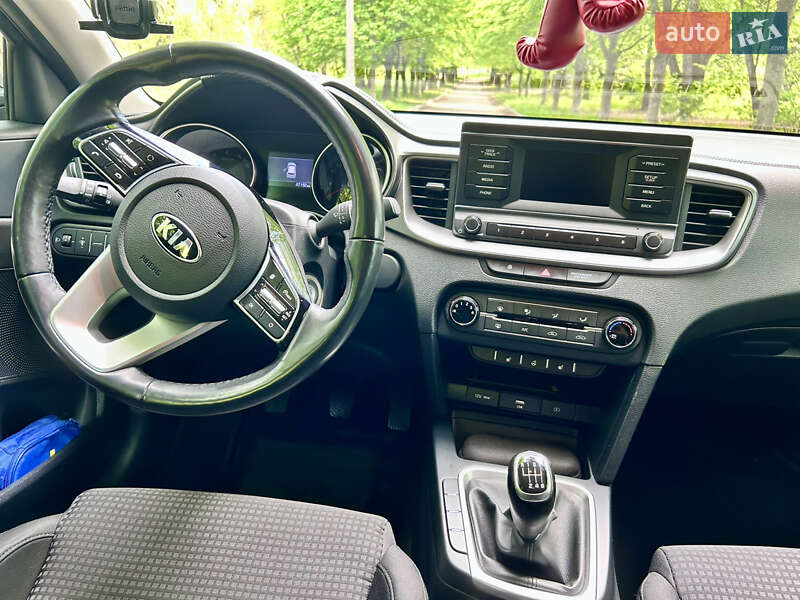 Хэтчбек Kia Ceed 2019 в Киеве