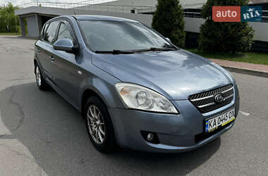 Хетчбек Kia Ceed 2008 в 