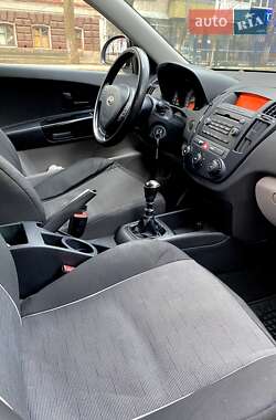Хетчбек Kia Ceed 2007 в 