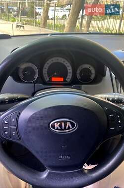 Хэтчбек Kia Ceed 2008 в 