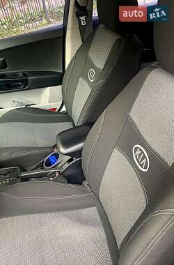 Хэтчбек Kia Ceed 2008 в 