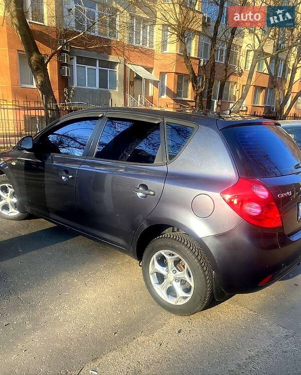 Хэтчбек Kia Ceed 2008 в Одессе