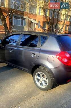 Хэтчбек Kia Ceed 2008 в 
