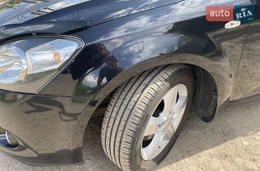 Хетчбек Kia Ceed 2010 в 