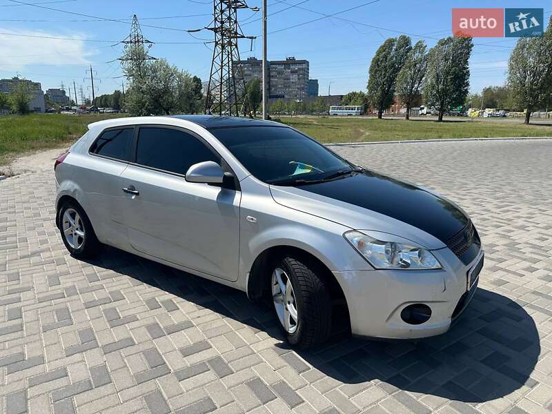 Хэтчбек Kia Ceed 2009 в Днепре