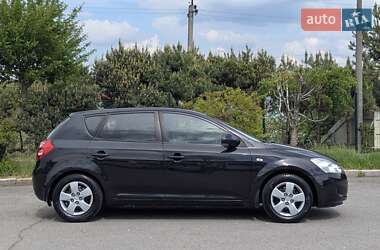 Хетчбек Kia Ceed 2008 в 