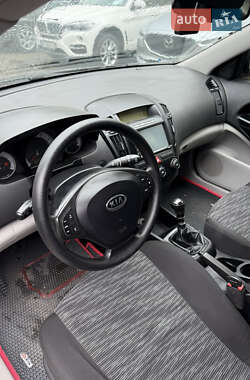 Хетчбек Kia Ceed 2008 в 