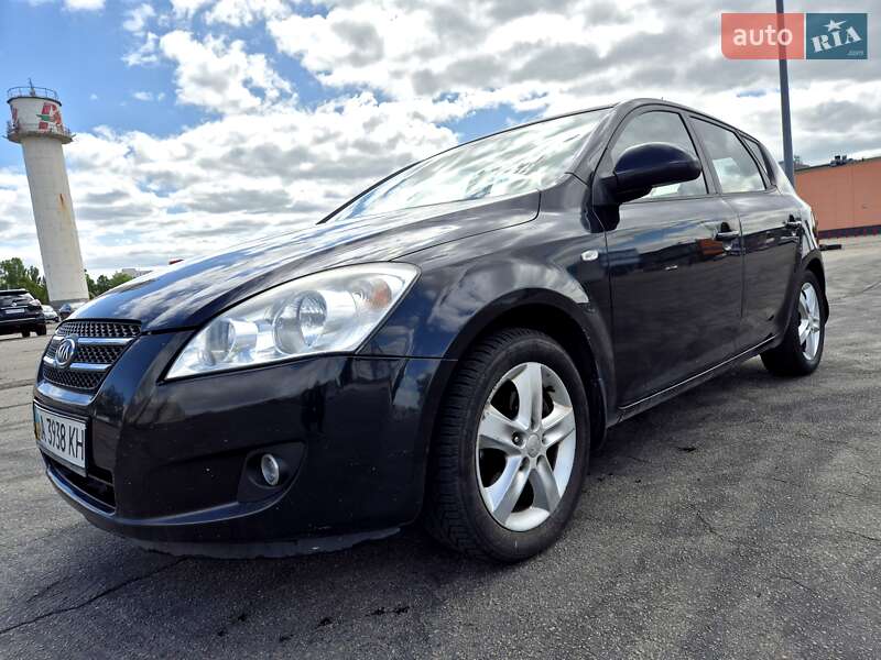 Хэтчбек Kia Ceed 2008 в Киеве