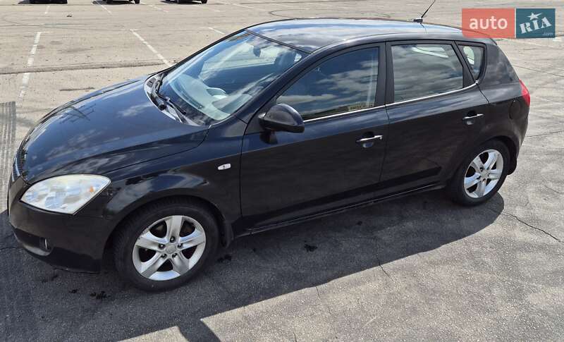 Хэтчбек Kia Ceed 2008 в Киеве