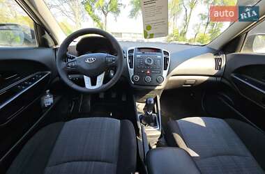 Хетчбек Kia Ceed 2010 в 