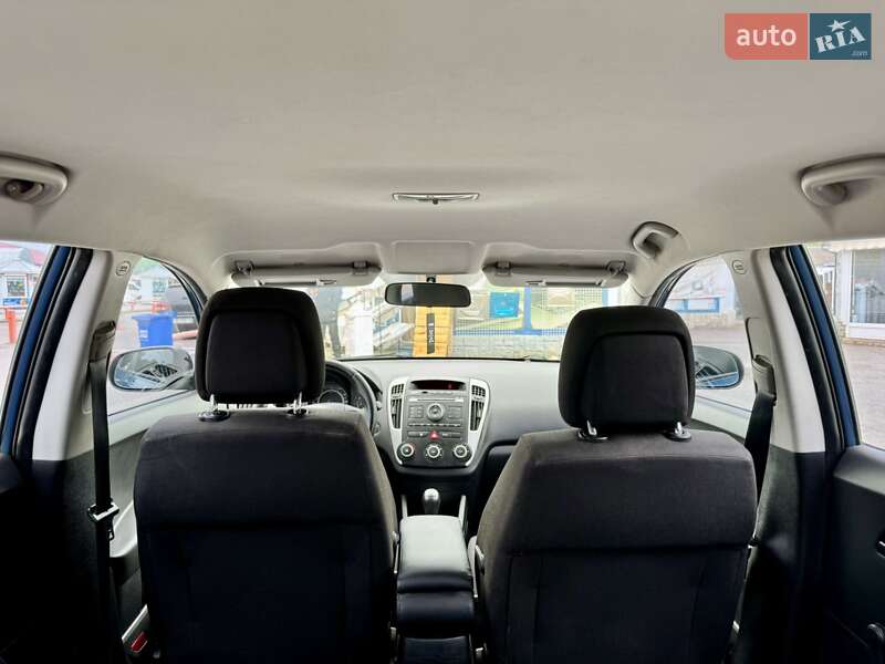 Хэтчбек Kia Ceed 2011 в Мукачево
