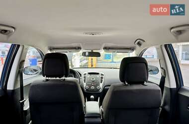 Хэтчбек Kia Ceed 2011 в 