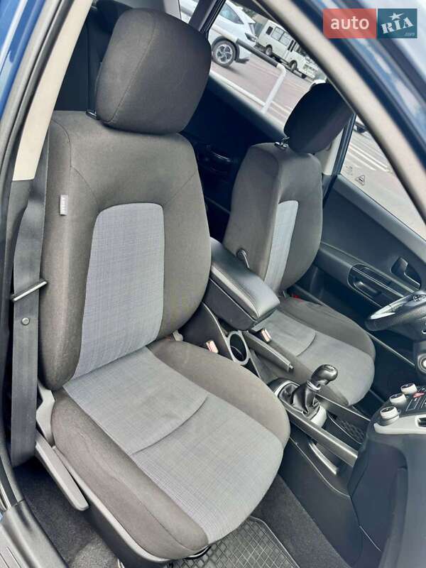 Хэтчбек Kia Ceed 2011 в Мукачево