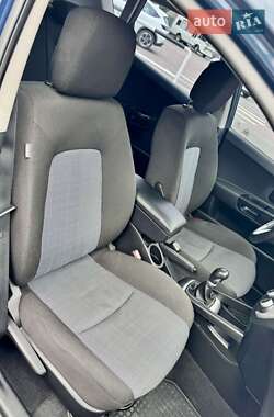 Хэтчбек Kia Ceed 2011 в 