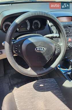 Хэтчбек Kia Ceed 2007 в 