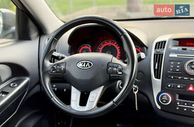Хетчбек Kia Ceed 2010 в 