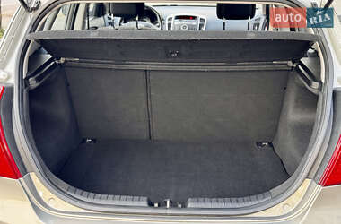 Хетчбек Kia Ceed 2010 в 