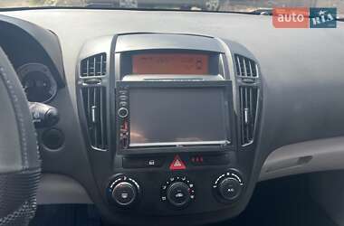 Хэтчбек Kia Ceed 2008 в 