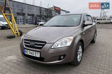 Хэтчбек Kia Ceed 2007 в 
