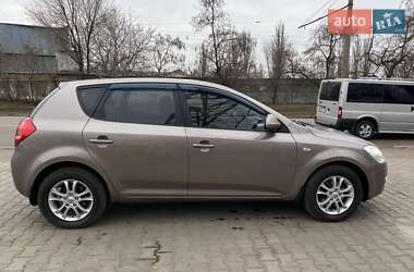 Хэтчбек Kia Ceed 2007 в 