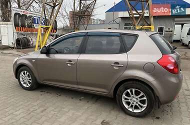 Хэтчбек Kia Ceed 2007 в 