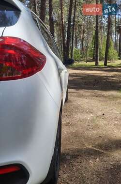 Хэтчбек Kia Ceed 2013 в 
