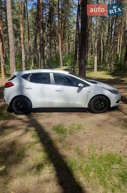 Хэтчбек Kia Ceed 2013 в 