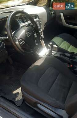Хэтчбек Kia Ceed 2013 в 