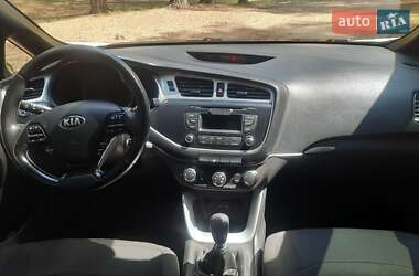 Хэтчбек Kia Ceed 2013 в 