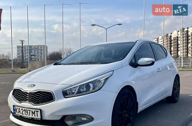 Хэтчбек Kia Ceed 2012 в 