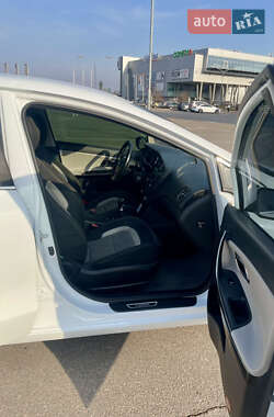 Хэтчбек Kia Ceed 2012 в 
