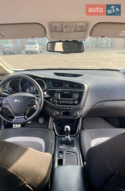 Хэтчбек Kia Ceed 2012 в 