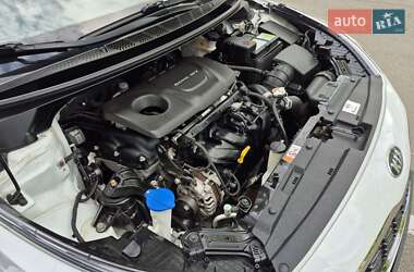 Хэтчбек Kia Ceed 2016 в 