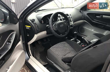 Хэтчбек Kia Ceed 2008 в 