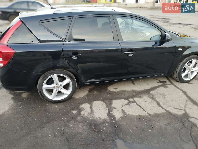 Универсал Kia Ceed 2010 в Лысянке
