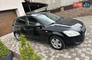 Хетчбек Kia Ceed 2009 в 
